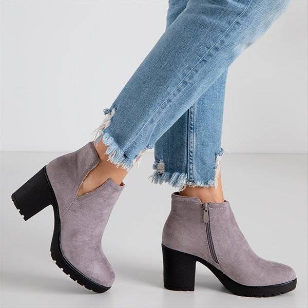 OUTLET Svetlo šedé izolované dámske čižmy na stĺpiku Ryoko - Obuv