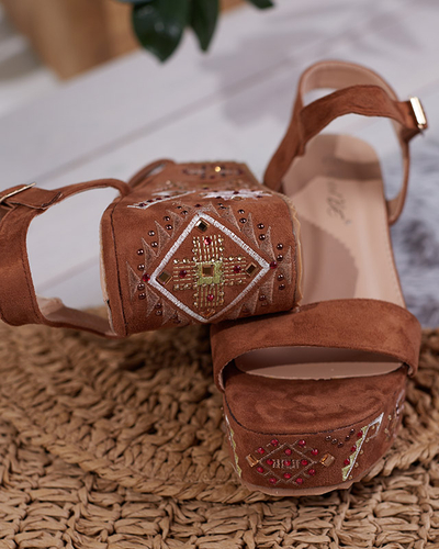 Hnedé dámske sandále na klinovom podpätku so zdobením Cozana-Footwear