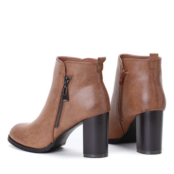 Brązowe botki na słupku Jessica - Obuwie