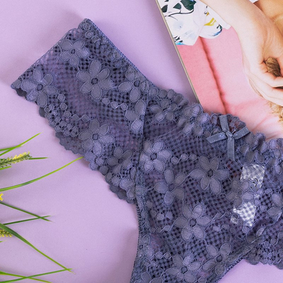 Dámske fialové čipkované tangá - Spodná bielizeň