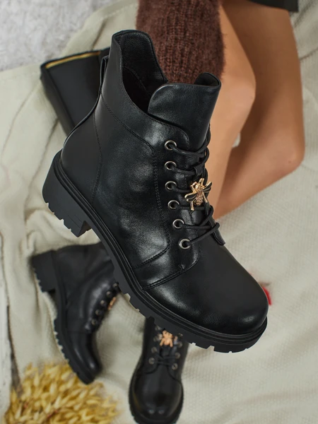 Eko usnjeni ženski gležnarji z vezalkami Veltih