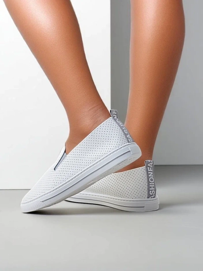 Royalfashion Dámske perforované slip-on topánky Eppes