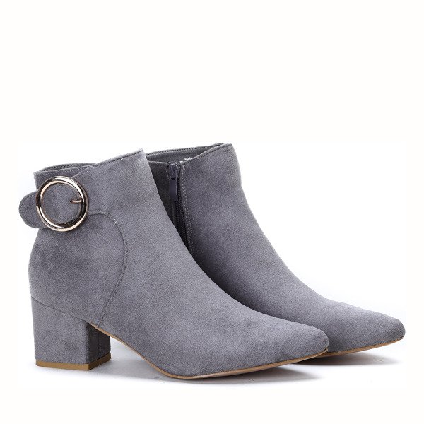 Szare botki na słupku z ozdobną klamrą Joelle- Obuwie