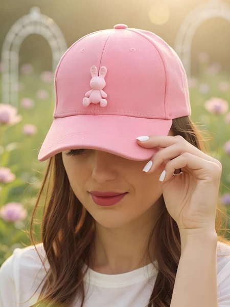 Royalfashion Čiapka so šiltom a nášivkou Bunny Chic