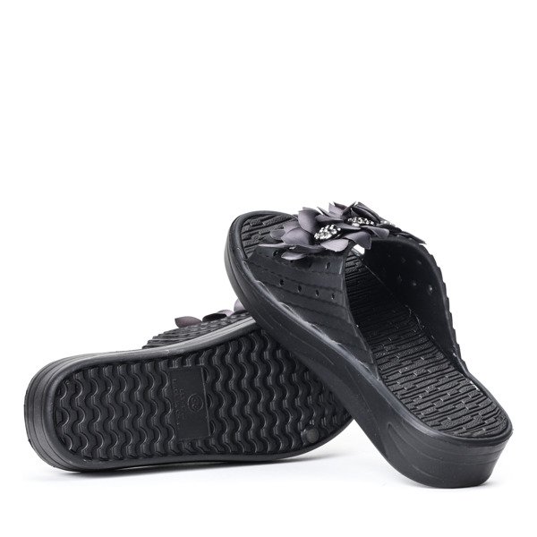 Czarne klapki na platformie Rosaria - Obuwie