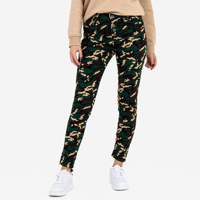 Dámske rovné camo nohavice. Oblečenie
