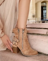 svetlohnedá || hnedý