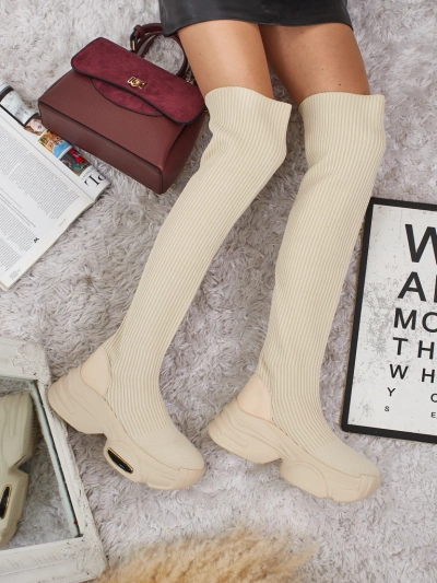 Dolgi ženski škornji na natik z debelejšim podplatom Ravmora