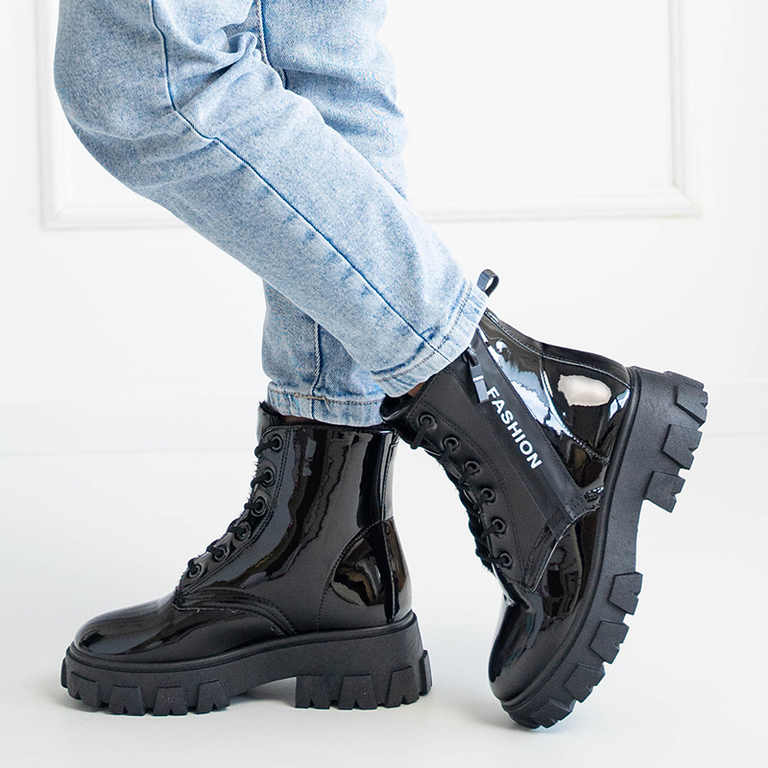 Čierne lakované dámske pracovné oblečenie s nápisom Doenam - Obuv