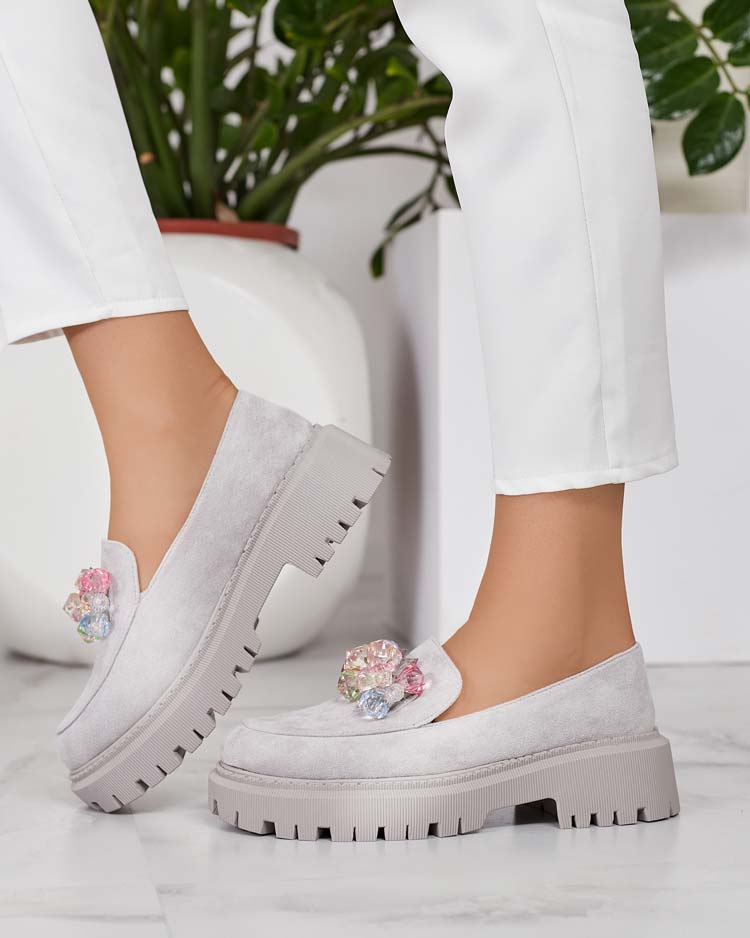 Svetlosivé dámske mokasíny s farebnými korálkami Hetika - Obuv