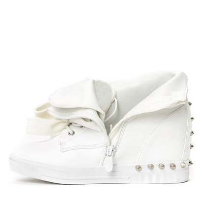 Białe sneakersy z ćwiekami Levi - Obuwie