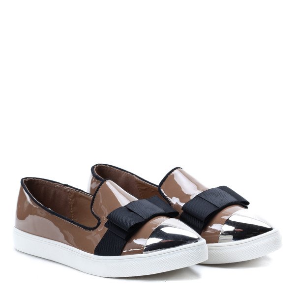 Navliecť sa nalakovanou špičkou v khaki farbe Barbara- Obuv