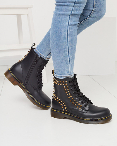 OUTLET Dámske čierne čižmy s cvočkami Operias - Obuv