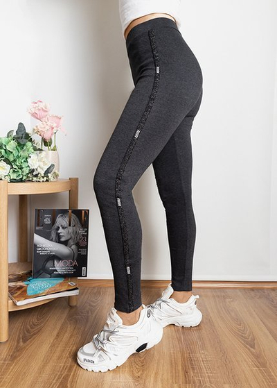 Tmavošedé dámske legíny s pruhmi - Oblečenie