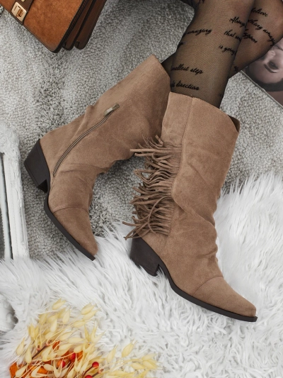 Ženski kavbojski škornji s peto in resicami Selva