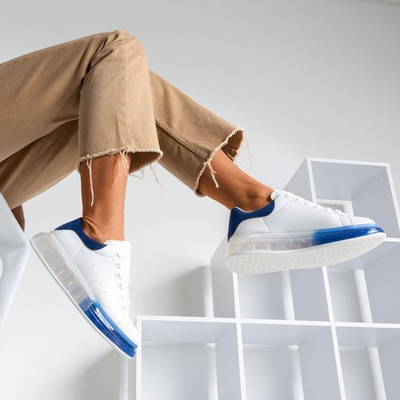 Biele a modré tenisky s hrubšou podrážkou Judite - Obuv