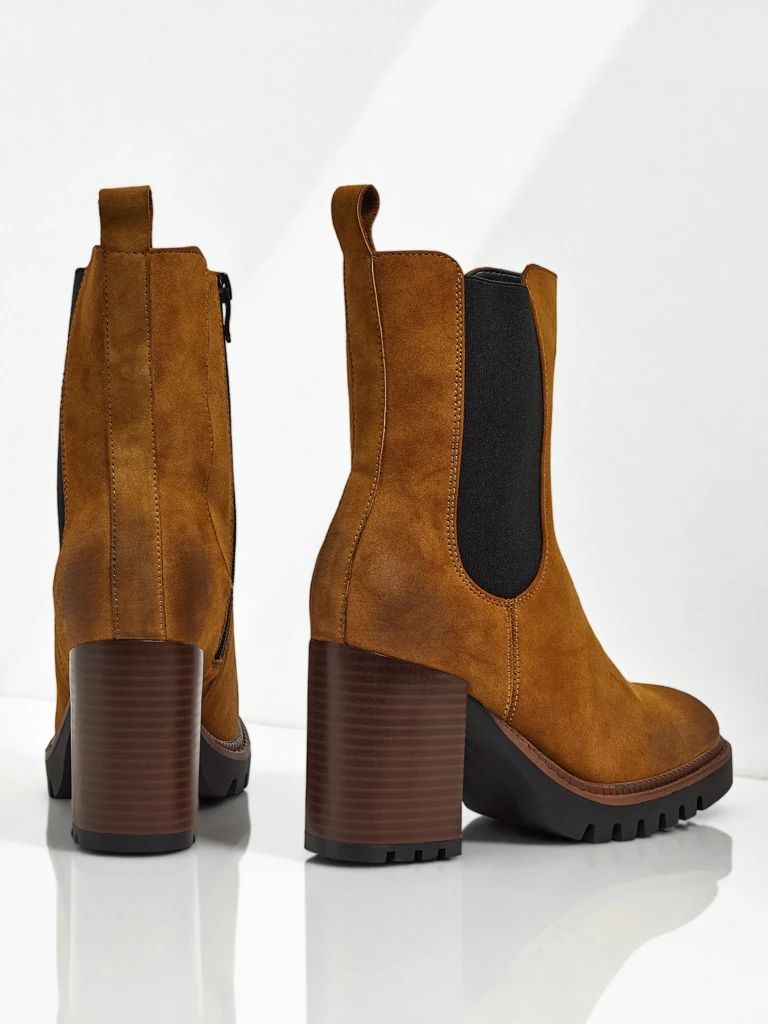 Ženski gležnjarji iz eko semiša s peto Soreya