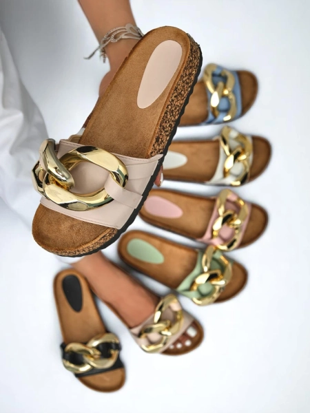 Ženski natikači Coralia Royalfashion ecru na platformi z verižico