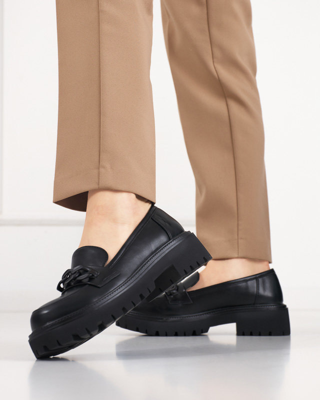 OUTLET Čierne dámske topánky z ekokože s retiazkou Konera - Obuv