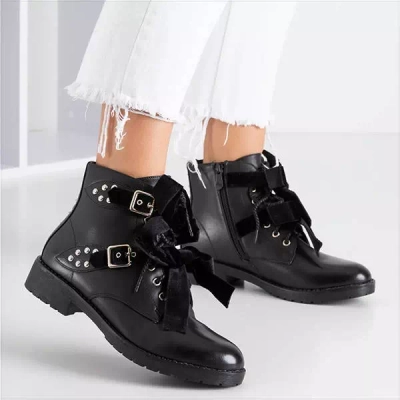 OUTLET Čierne tašky s tryskami a velúrovými mašľami Caterina - Obuv