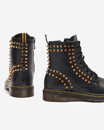 OUTLET Dámske čierne čižmy s cvočkami Operias - Obuv