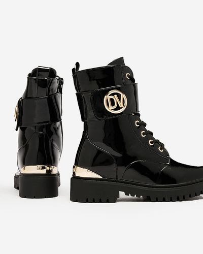 Royalfashion Dámske lakované čižmy Bagger v čiernej farbe Simbeba