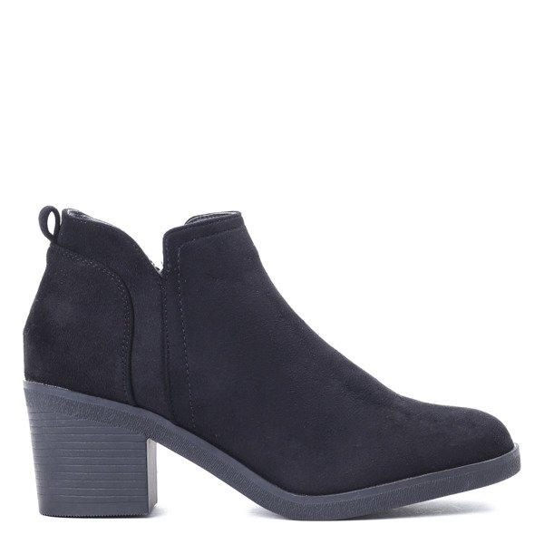 Czarne botki na słupku Emy- Obuwie