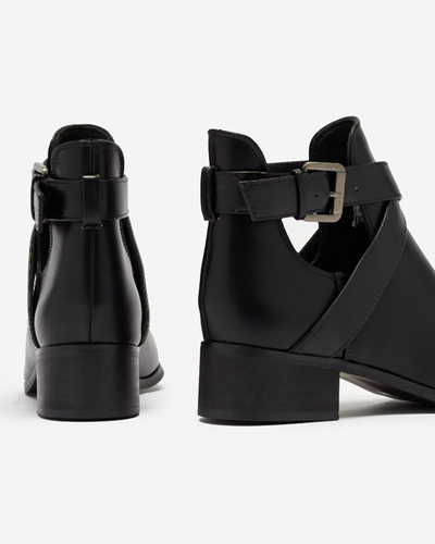 Čierne členkové čižmy na plochom opätku strihu od Sodif- Shoes