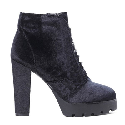 Czarne, welurowe botki na słupku Megan- Obuwie