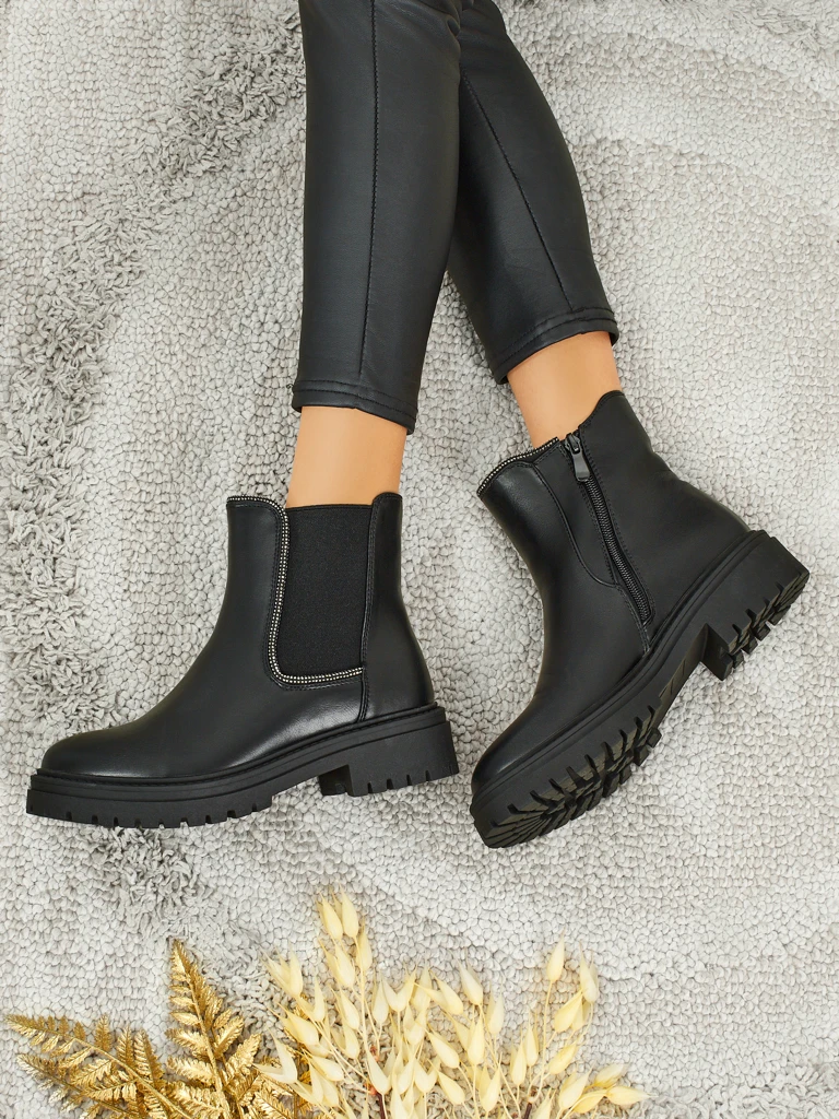 Gležnarji iz ekološkega usnja s cirkoni Novira