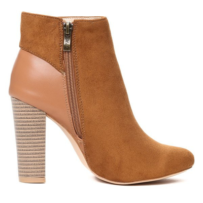 Brązowe botki na słupku - Obuwie