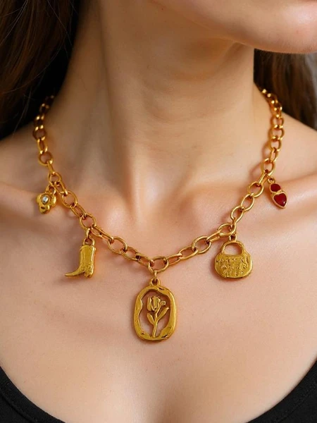 Ogrlica Aurelia Charis z obeski v boho stilu