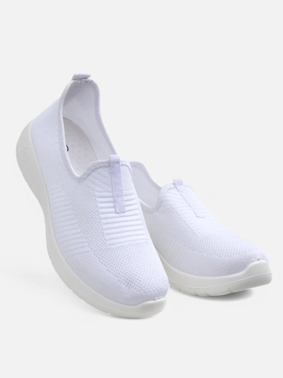 Ženski beli slip-oni Callista iz zračne tkanine z nizko peto