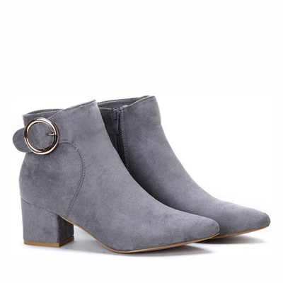 Szare botki na słupku z ozdobną klamrą Joelle- Obuwie