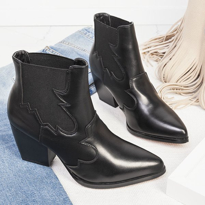 Černé boty na sloupcích kovbojských bot Catenia - obuv