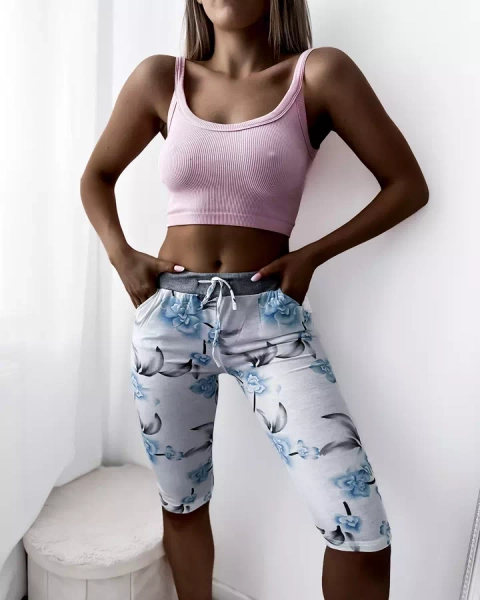 Biele dámske 3/4 šortky s kvetinovým vzorom - Oblečenie