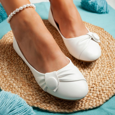 Bílé baleríny s ozdobou Aero - Boty 1