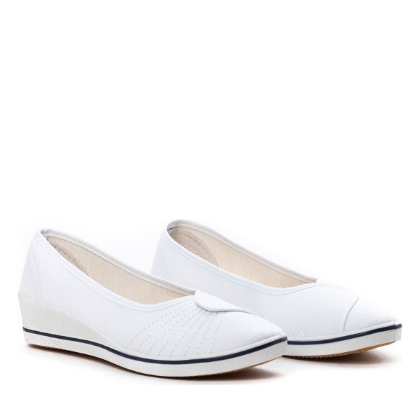 Białe baleriny na koturnie Botilda- Obuwie