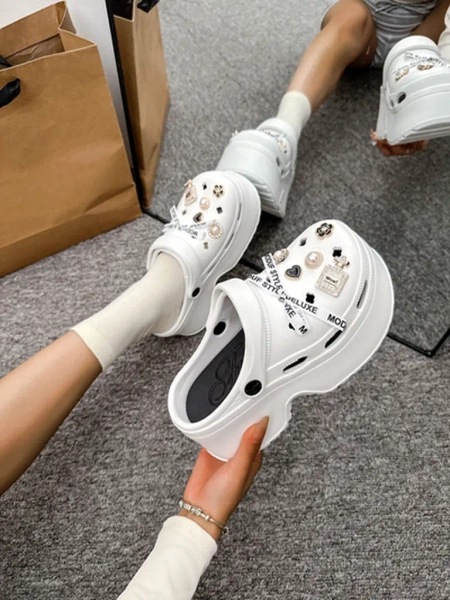 Royalfashion dámske gumové šľapky s dekoráciami Dellos