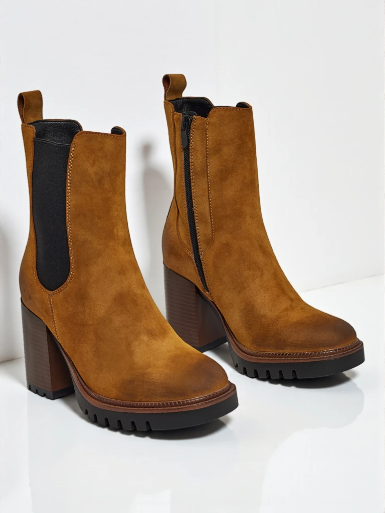 Ženski gležnjarji iz eko semiša s peto Soreya