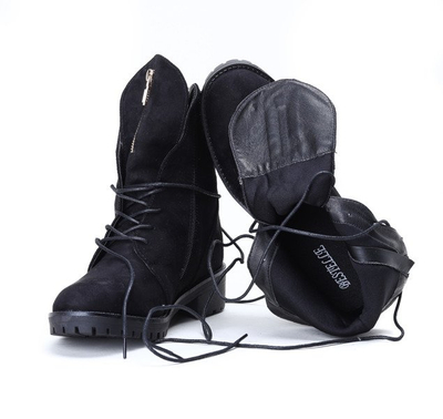 Czarne workery z ćwiekami Joan- Obuwie