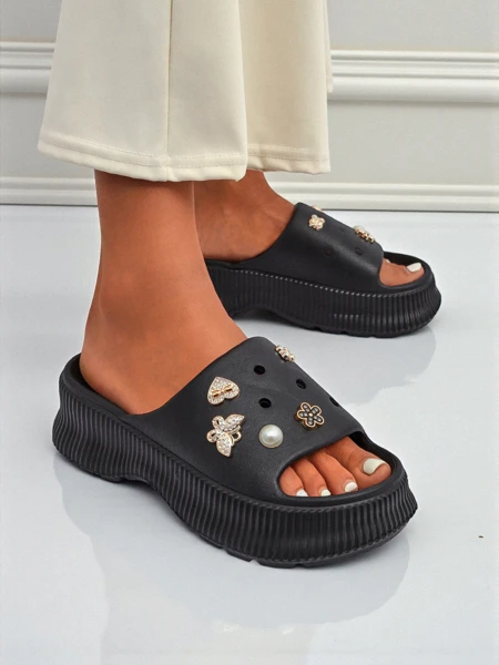 Royalfashion Dámske gumové šľapky so zdobením Slash Glam