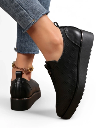 Royalfashion Dámske slip-on dierované topánky Goffies