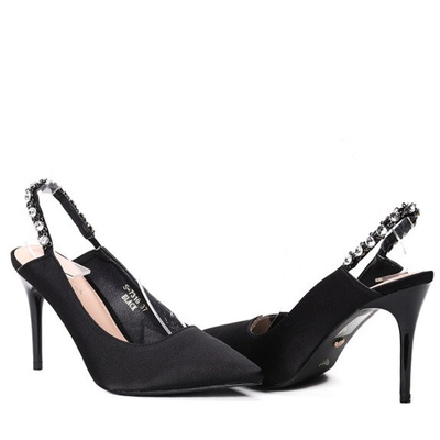 Czarne czółenka na szpilce- Obuwie