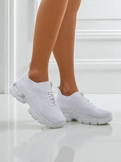 Ženski športni čevlji Calista Bianca – bele superge iz tkanine, nizka peta