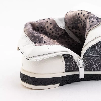 OUTLET Biele dievčenské čižmy s orientálnym vzorom Gasly- Footwear
