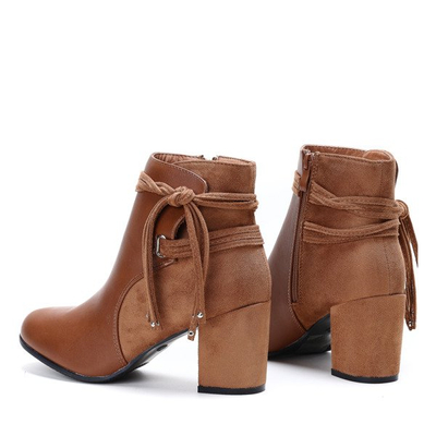 Brązowe botki na słupku Frida - Obuwie