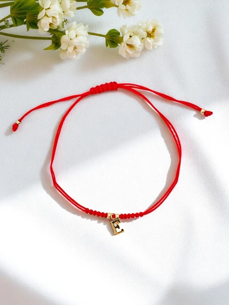 Dámsky náramok s písmenom E