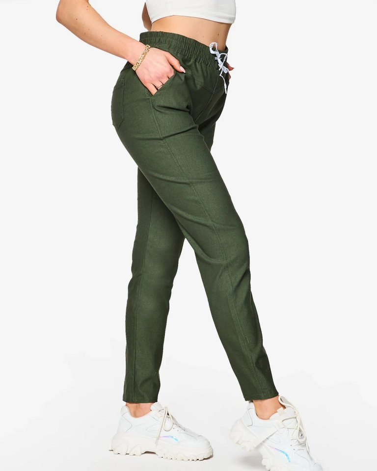 Dámske rovné nohavice z tkaniny v tmavozelenej farbe PLUS SIZE- Oblečenie