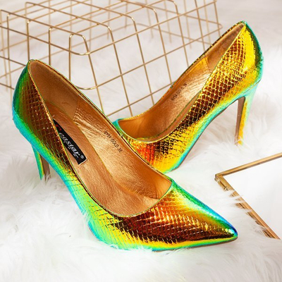 Holograficzne złote szpilki a'la skóra węża Las Vegas - Obuwie